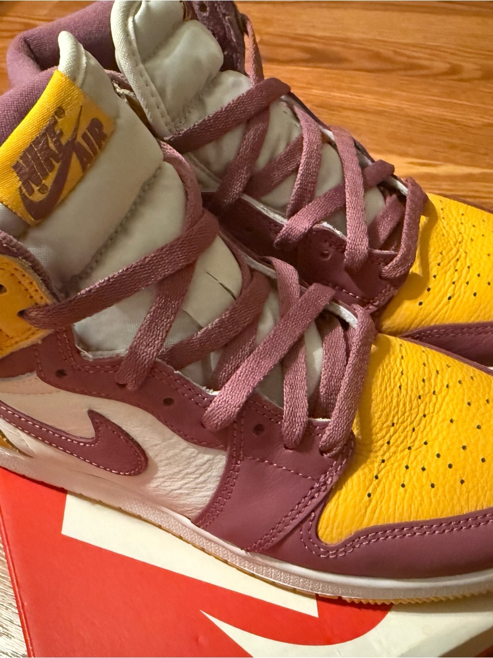 Air Jordan 1 Mid - Women's 7.5